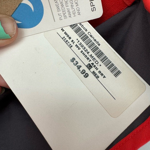 SOLD: 🏷️ NWT - Reebok Shorts - Picture 5 of 12